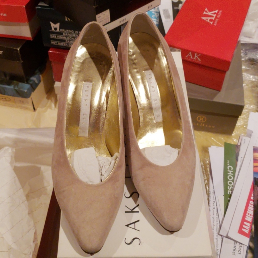 Tan Suade vintage perry Ellis heels